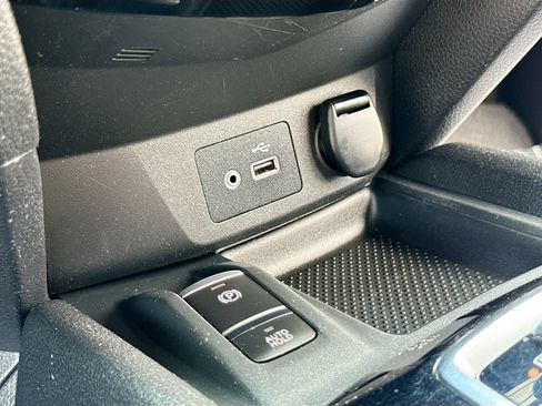 Used 2019 Nissan Rogue SV w/ Premium Package AWD/4WD image 11
