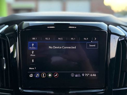 Used 2020 Chevrolet Traverse LT image 27