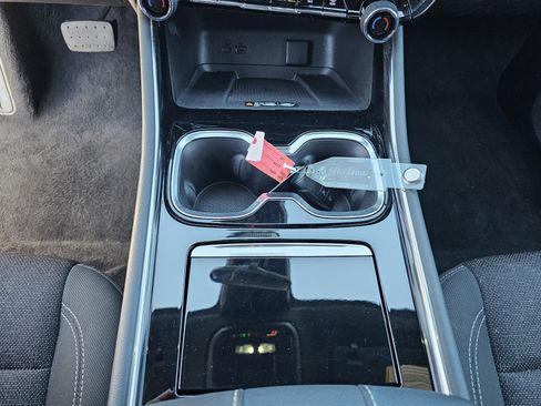 Used 2024 Chevrolet Traverse LT image 26