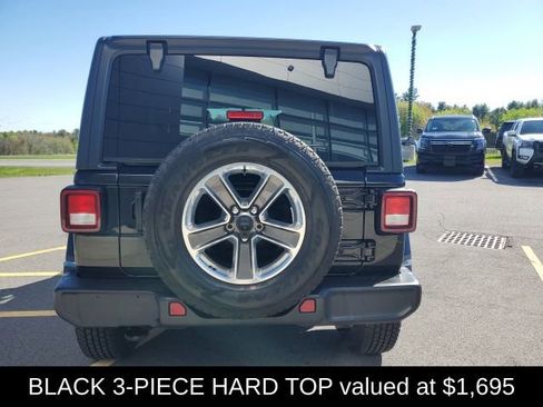 Used 2022 Jeep Wrangler Unlimited Sahara w/ Cold Weather Group AWD/4WD image 5