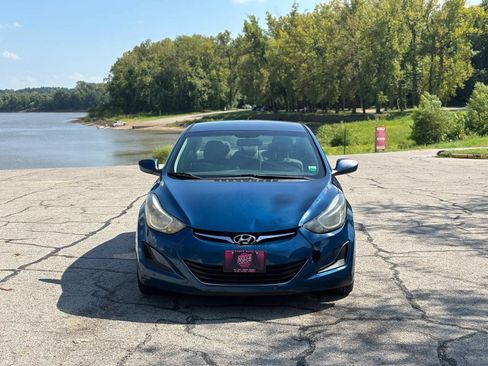 Used 2014 Hyundai Elantra SE FWD image 2