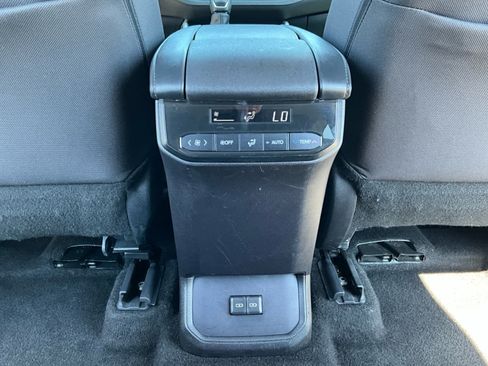 Used 2024 Toyota Highlander LE AWD/4WD image 20