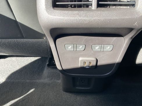 Used 2024 Chevrolet Equinox Premier AWD/4WD image 11