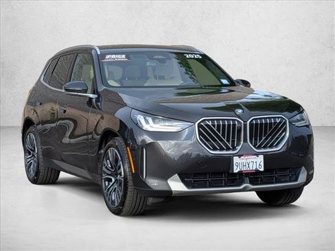 Used 2025 BMW X3 xDrive30i w/ Premium Package image 3