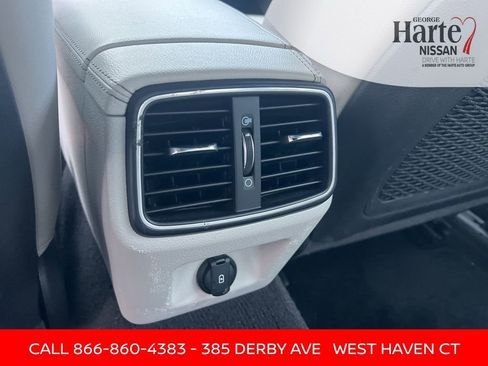 Used 2023 Genesis G70 2.0T image 38