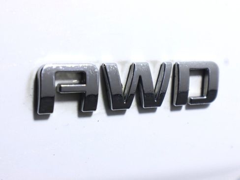 Used 2020 Chevrolet Equinox LS image 32