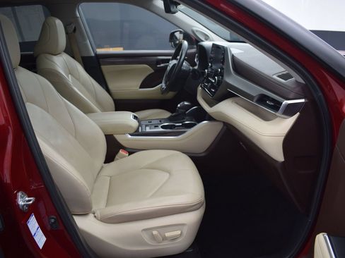 Used 2020 Toyota Highlander Limited AWD/4WD image 10