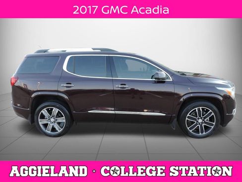 Used 2017 GMC Acadia Denali w/ Technology Package FWD image 2