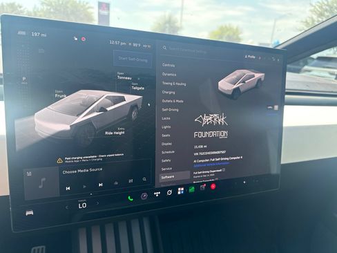 Used 2024 Tesla Cybertruck AWD Crew Cab image 8