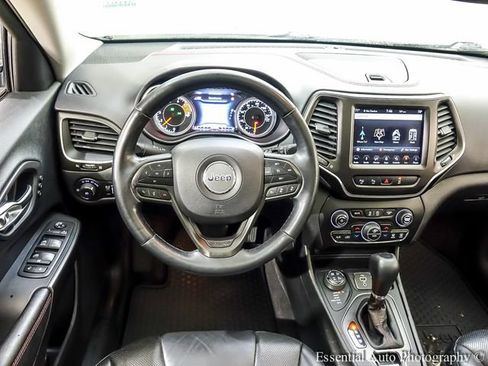 Used 2019 Jeep Cherokee Trailhawk AWD/4WD image 4