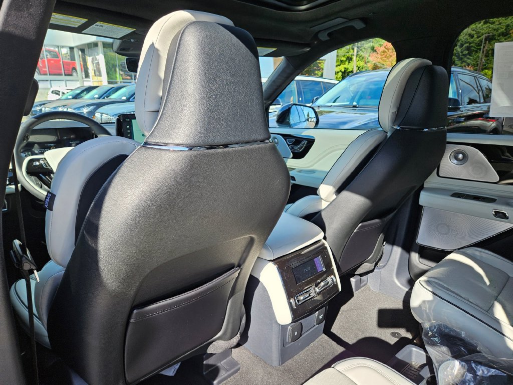 New 2027 Lincoln Navigator Reserve AWD/4WD image 14