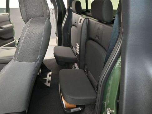 Used 2024 Nissan Frontier SV w/ SV Convenience Package RWD image 14