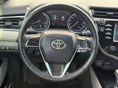 Used 2018 Toyota Camry XLE FWD image 11