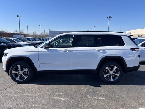New 2026 Jeep Grand Cherokee L Limited AWD/4WD image 11
