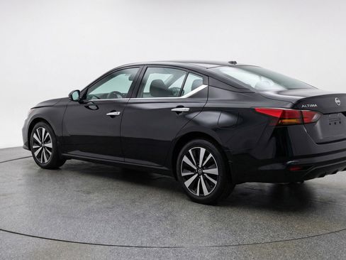 Used 2025 Nissan Altima 2.5 SV FWD image 6