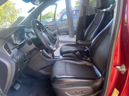Used 2019 Chevrolet Trax LT w/ LT Convenience Package FWD image 16
