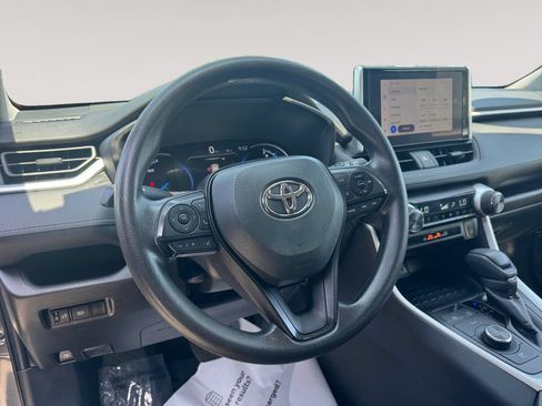 Used 2025 Toyota RAV4 XLE AWD/4WD image 12