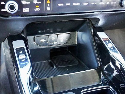 Used 2024 Kia Sorento SX AWD/4WD image 31