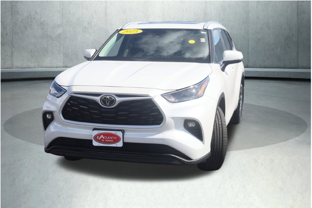 Used 2025 Toyota Highlander XLE AWD/4WD image 34