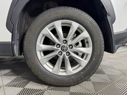 Used 2023 Toyota Corolla Cross LE image 43