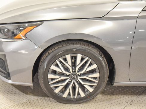Used 2024 Nissan Altima 2.5 SV image 13