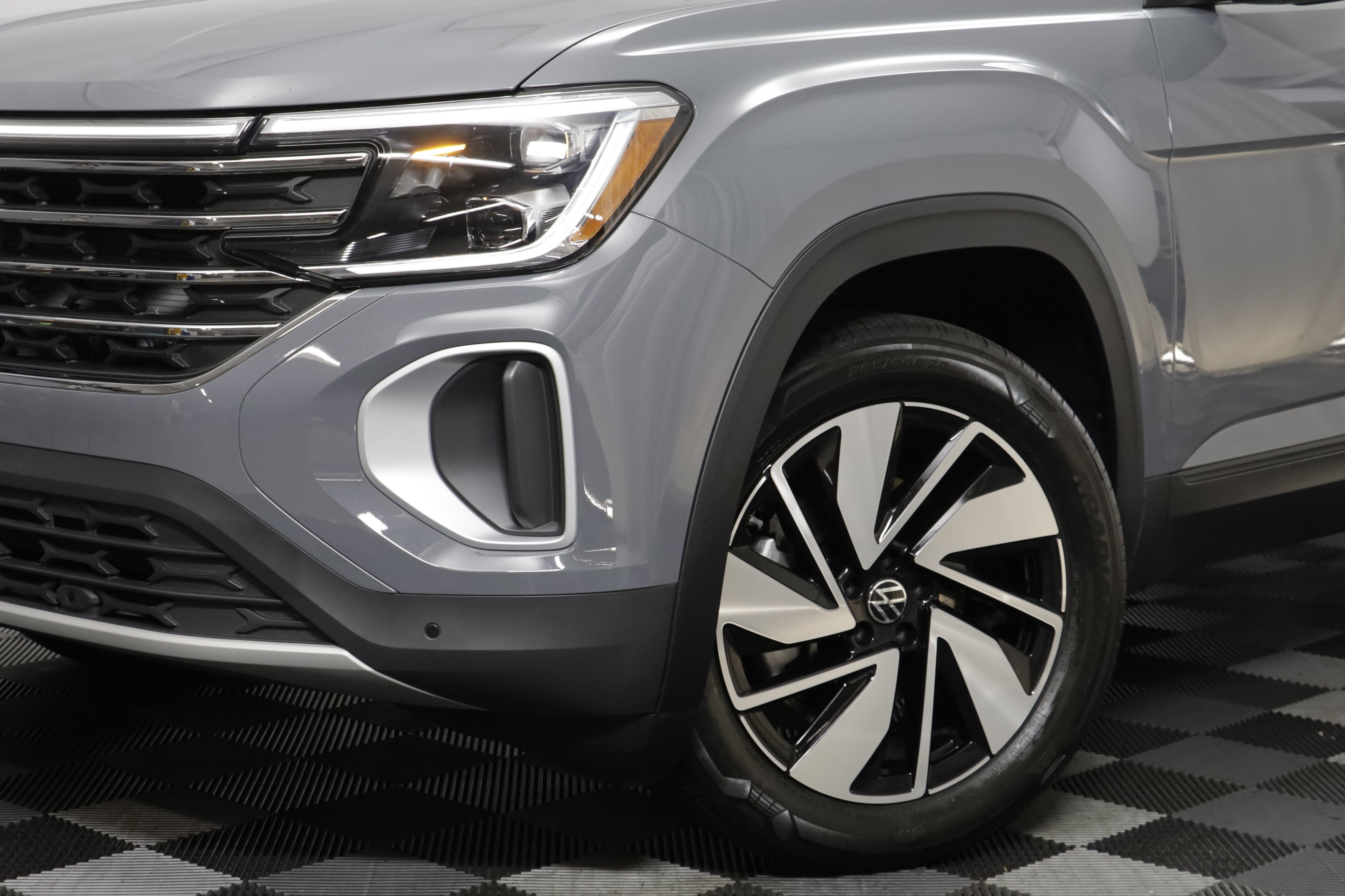 Certified 2026 Volkswagen Atlas SE w/ Panoramic Sunroof Package AWD/4WD image 3