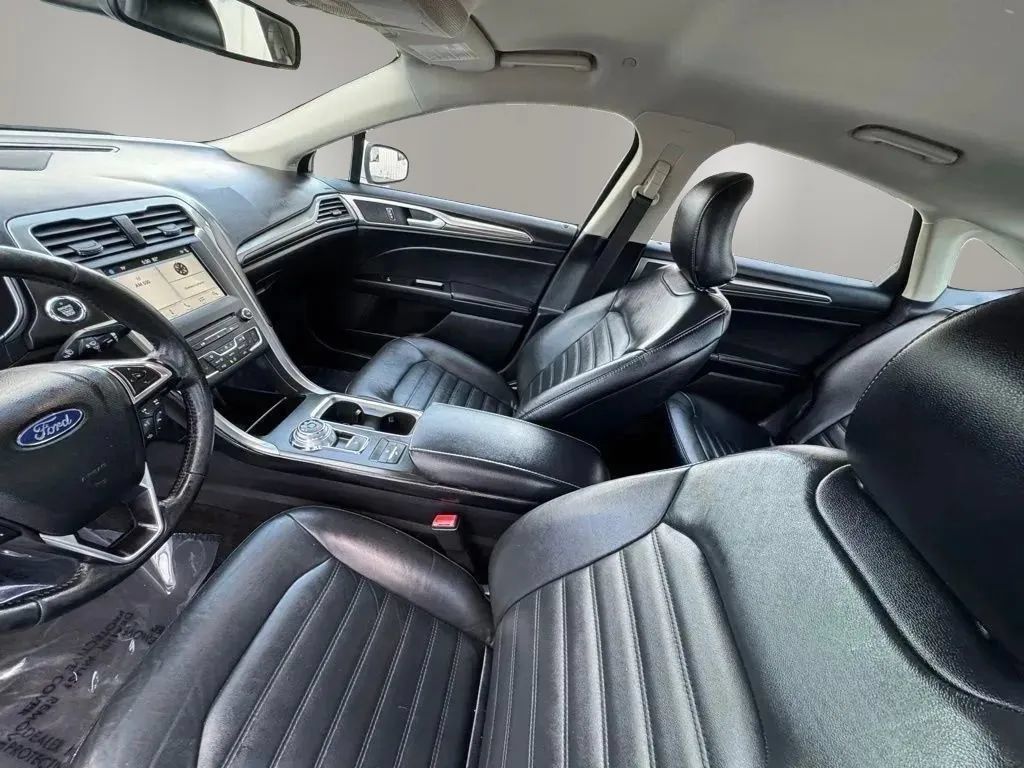 Used 2018 Ford Fusion SE w/ Equipment Group 602A FWD image 13