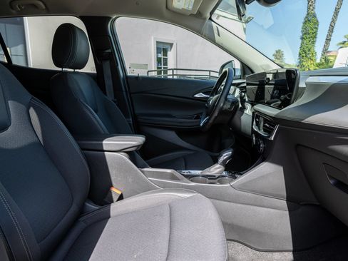 Used 2025 Buick Encore GX Preferred FWD image 30