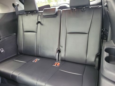 Used 2021 Toyota Highlander Platinum image 16