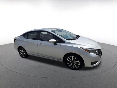 Used 2025 Nissan Versa SV image 2