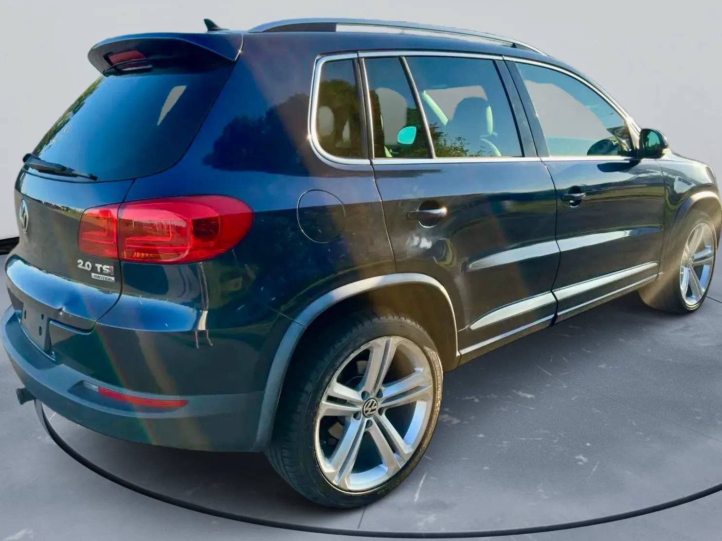 Used 2014 Volkswagen Tiguan R-Line AWD/4WD image 4