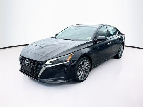 Certified 2024 Nissan Altima 2.5 SL FWD image 1