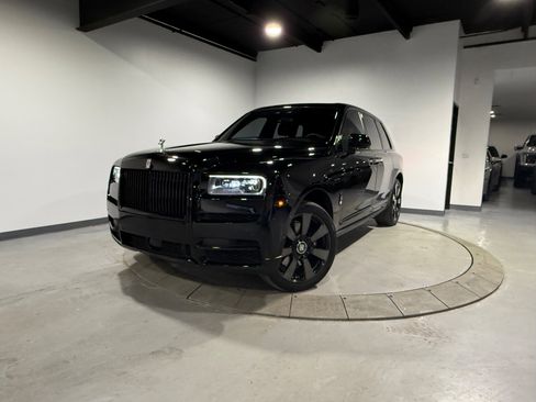 Used 2023 Rolls-Royce Cullinan image 2