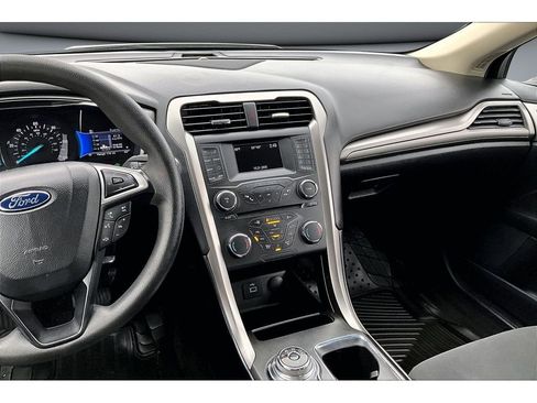 Used 2018 Ford Fusion SE image 7