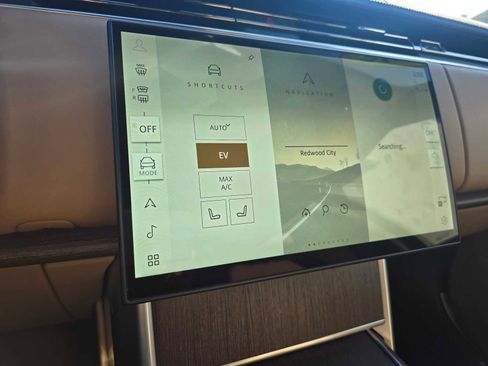 Used 2025 Land Rover Range Rover SE image 29