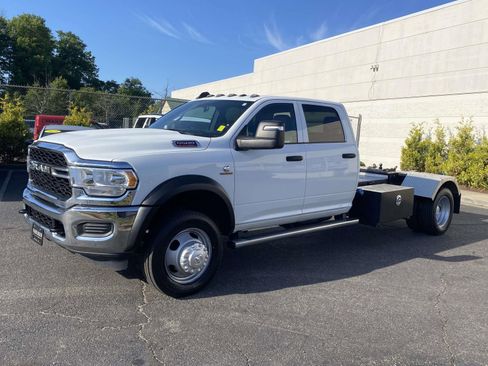 Used 2024 RAM 5500 Tradesman w/ Chrome Appearance Group RWD image 3