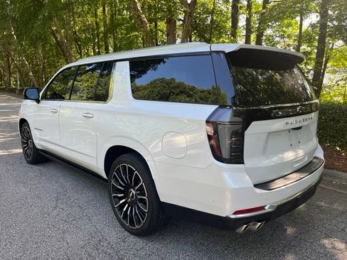 Used 2025 Chevrolet Suburban High Country AWD/4WD image 7
