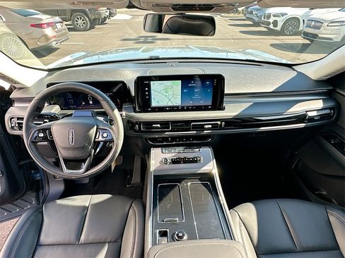 New 2026 Lincoln Aviator 2WD image 3