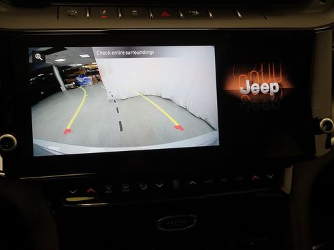 New 2026 Jeep Grand Cherokee Altitude AWD/4WD image 23