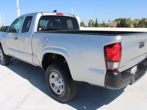 Used 2022 Toyota Tacoma SR RWD image 5