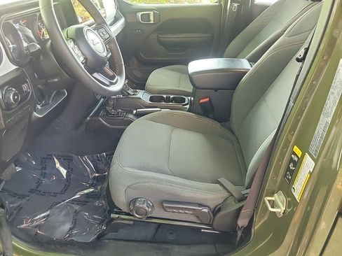 Used 2024 Jeep Wrangler Sport S image 37