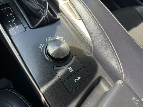 Used 2018 Lexus IS 350 AWD image 28