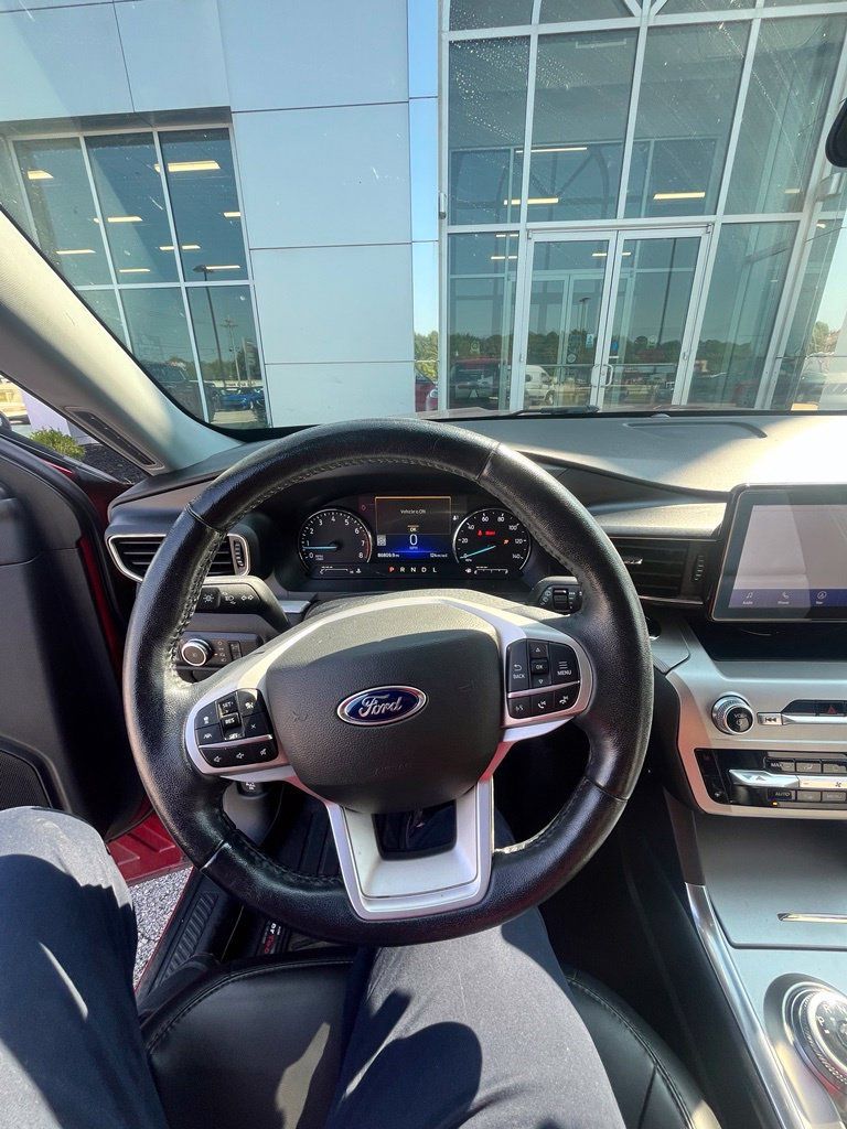 Used 2022 Ford Explorer XLT w/ Equipment Group 202A RWD image 6