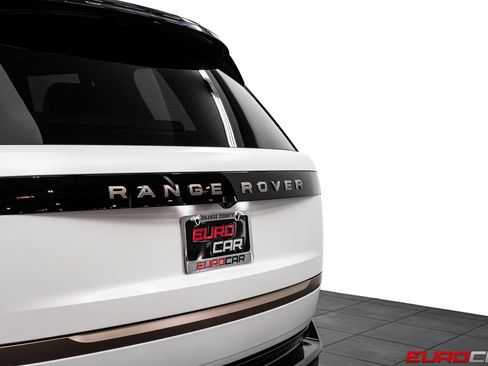 Used 2026 Land Rover Range Rover SV AWD/4WD image 19