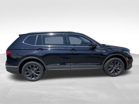 Used 2022 Volkswagen Tiguan SE w/ Panoramic Sunroof Package AWD/4WD image 27