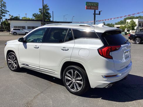 Used 2020 GMC Terrain Denali w/ Denali Premium Package AWD/4WD image 7