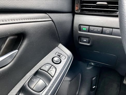 Used 2025 Nissan Sentra SV FWD image 36