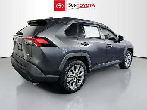 Used 2021 Toyota RAV4 XLE Premium FWD image 4