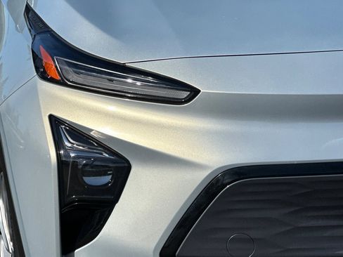 Used 2022 Chevrolet Bolt EUV LT w/ Comfort Package image 43