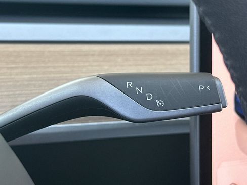 Used 2023 Tesla Model Y Long Range AWD/4WD image 23